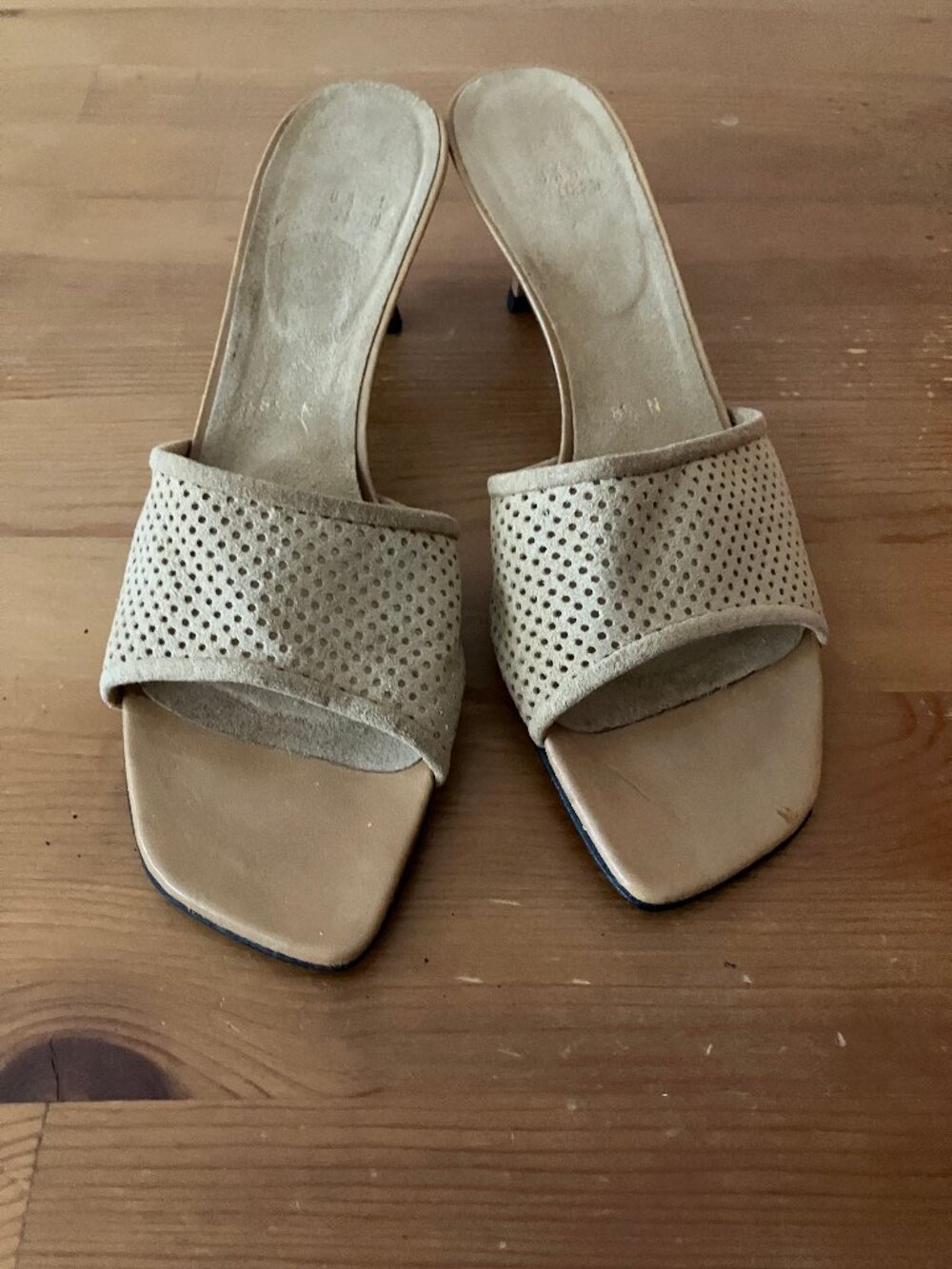 STUART WEITZMAN Ladies' Beige Suede perforated slide sandals w/low hell Size 8,5